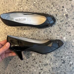 Nordstrom Women’s 6M Kitten Heels Black Patent Leather Peep Toe Vintage Heels